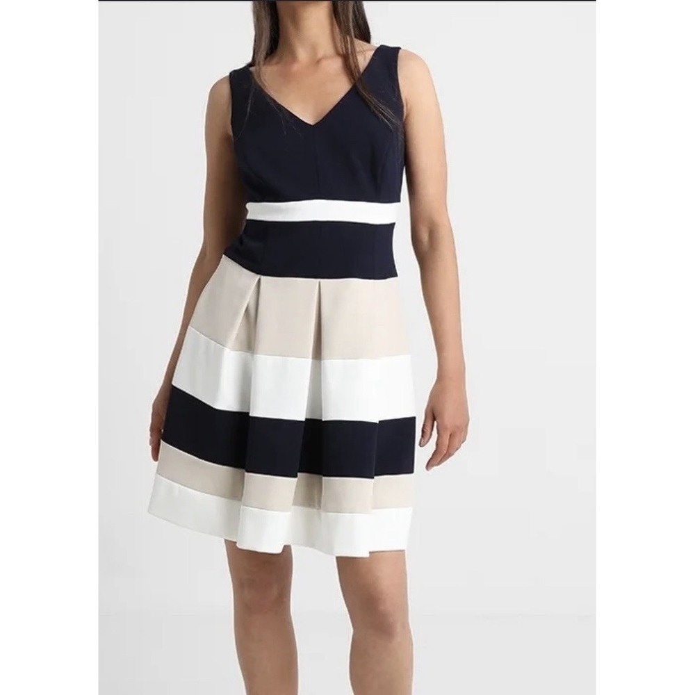 Lauren Ralph Lauren‎ Dress Women's Size 6 Fit and Flare Navy White Tan V-Neck